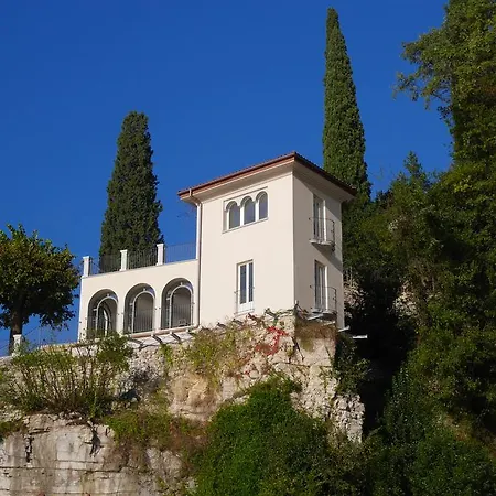 Ξενοδοχείο με διαμερίσματα Lario